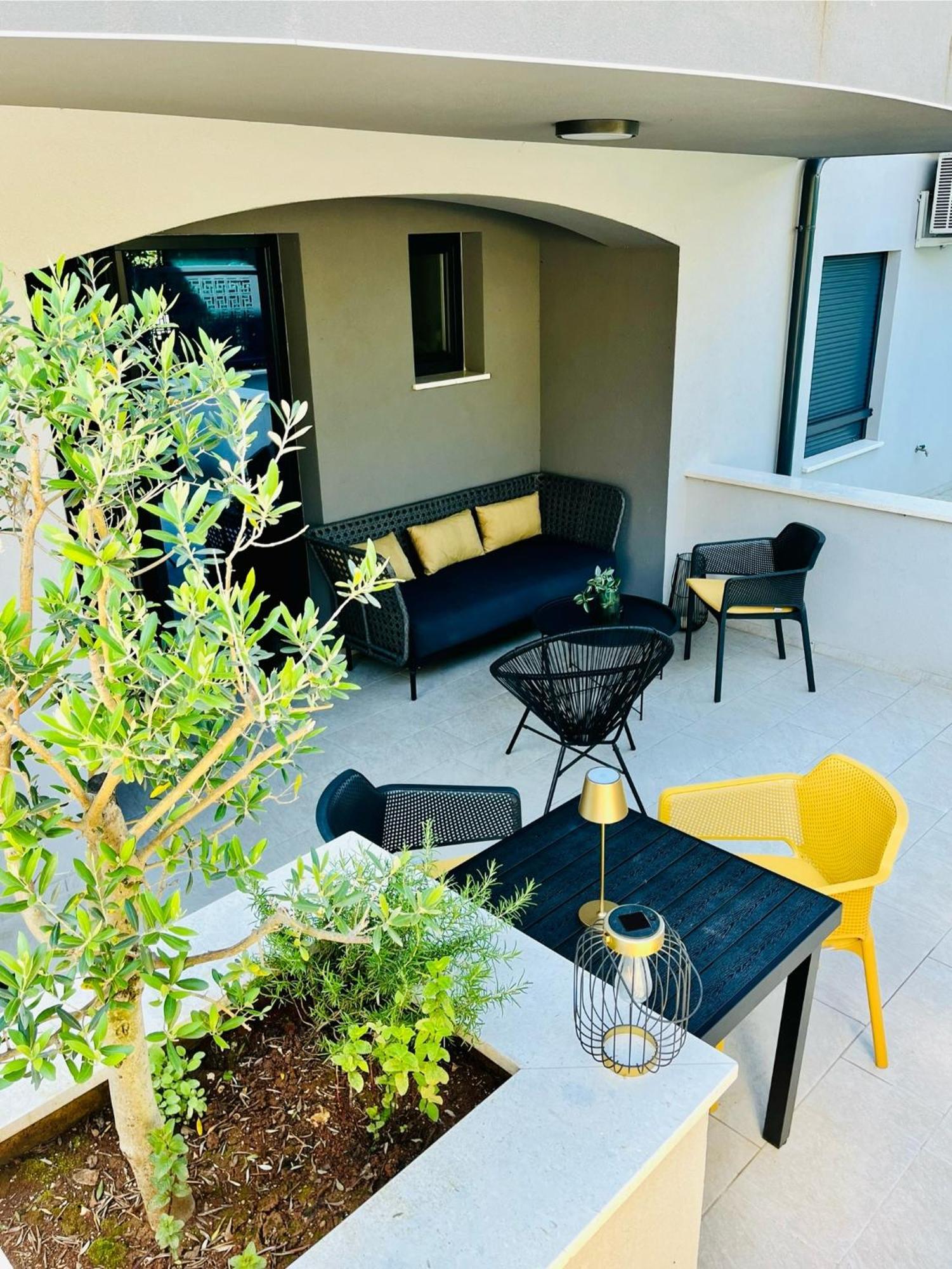 Neu Colibri-design-appartment Mit Großer Terrasse, Zugang Zur Bucht Pjescana Uvala